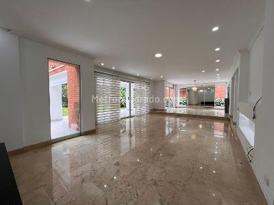 Casa de 4 alcobas en arriendo en El Poblado, Medellín, 600 m² · foto 4 de 20