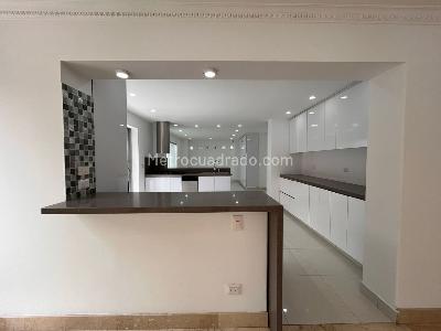 Casa de 4 alcobas en arriendo en El Poblado, Medellín, 600 m² · foto 5 de 20