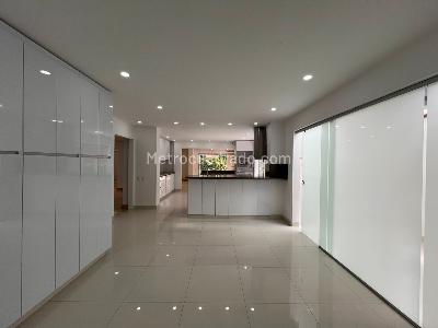 Casa de 4 alcobas en arriendo en El Poblado, Medellín, 600 m² · foto 6 de 20