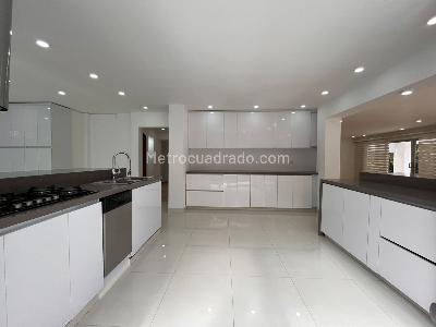 Casa de 4 alcobas en arriendo en El Poblado, Medellín, 600 m² · foto 7 de 20