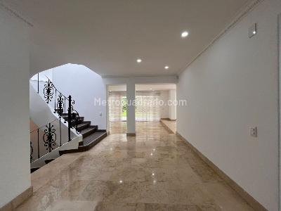 Casa de 4 alcobas en arriendo en El Poblado, Medellín, 600 m² · foto 8 de 20