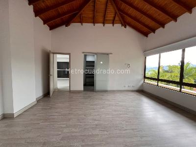Casa de 4 alcobas en arriendo en El Poblado, Medellín, 600 m² · foto 13 de 20