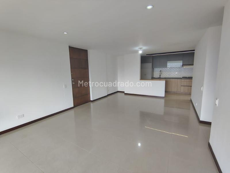 Charming 3BR Apartment with Balcony in El Poblado - 4