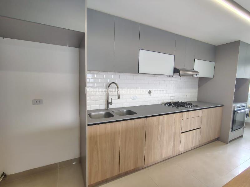 Charming 3BR Apartment with Balcony in El Poblado - 6