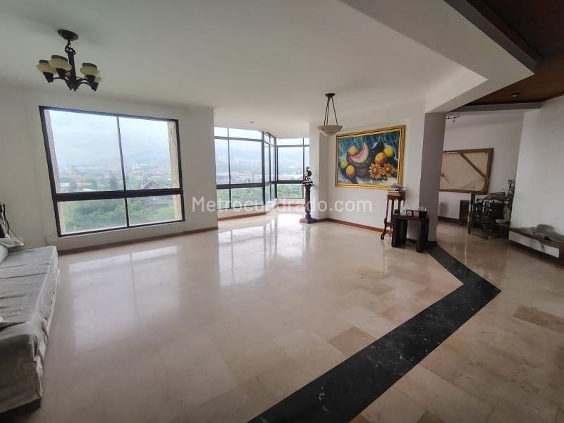 Apartamento de 3 Alcobas con 3 Parqueaderos en El Poblado - 3