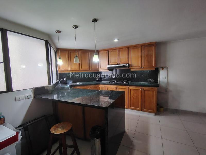 Apartamento de 3 Alcobas con 3 Parqueaderos en El Poblado - 4