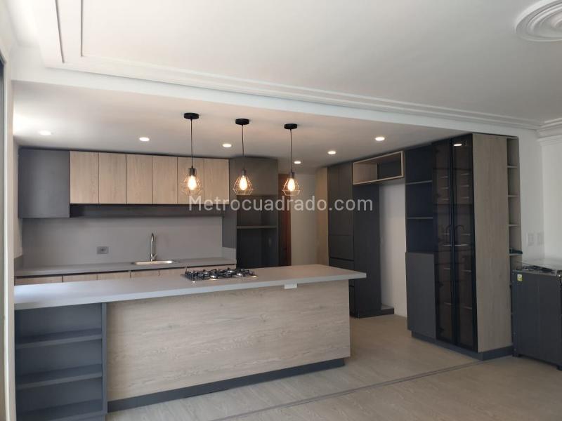 Apartamento Amplio de 4 Alcobas y 4 Baños en El Poblado - 5