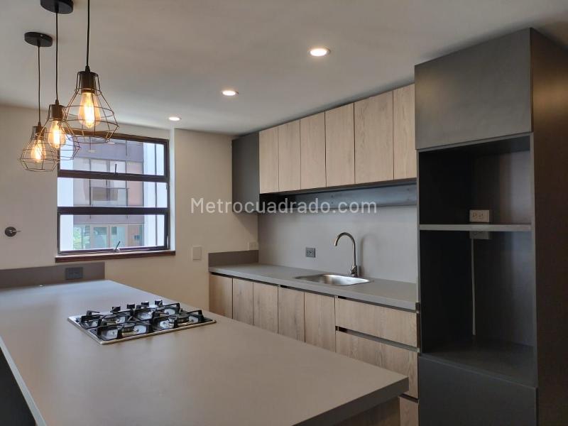 Apartamento Amplio de 4 Alcobas y 4 Baños en El Poblado - 7