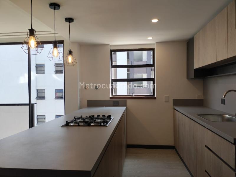 Apartamento Amplio de 4 Alcobas y 4 Baños en El Poblado - 8