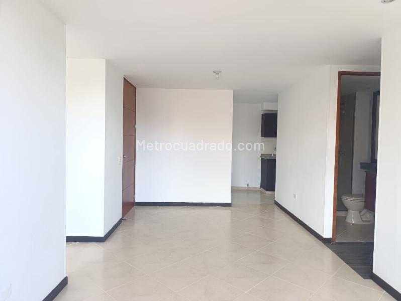 Apartamento de 3 Alcobas con Balcón en El Poblado (Conjunto Cerrado) - 4