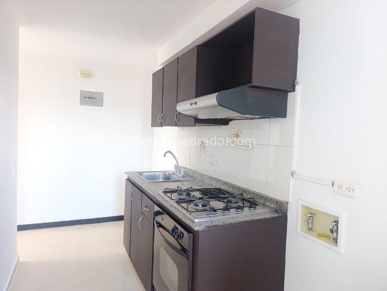 Apartamento de 3 Alcobas con Balcón en El Poblado (Conjunto Cerrado) - 7