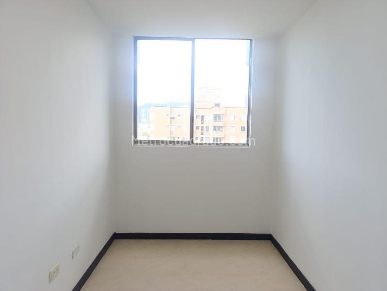Apartamento de 3 Alcobas con Balcón en El Poblado (Conjunto Cerrado) - 8