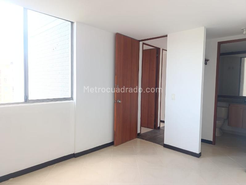 Apartamento de 3 Alcobas con Balcón en El Poblado (Conjunto Cerrado) - 9