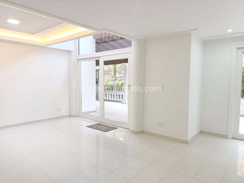 Casa de 4 Alcobas y 5 Baños en El Poblado (Unidad Cerrada) - 3