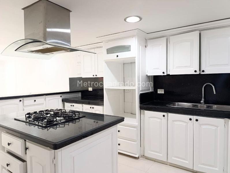 Casa de 4 Alcobas y 5 Baños en El Poblado (Unidad Cerrada) - 4