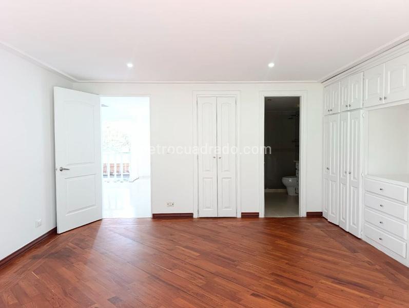 Casa de 4 Alcobas y 5 Baños en El Poblado (Unidad Cerrada) - 7