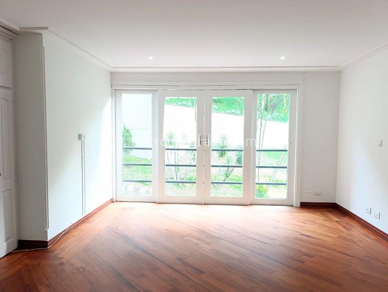 Casa de 4 Alcobas y 5 Baños en El Poblado (Unidad Cerrada) - 8