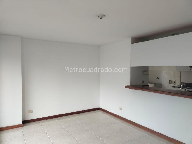 Apartamento de 2 Alcobas con Balcón y Parqueadero Cubierto en El Poblado - 4