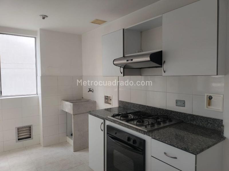Apartamento de 2 Alcobas con Balcón y Parqueadero Cubierto en El Poblado - 5