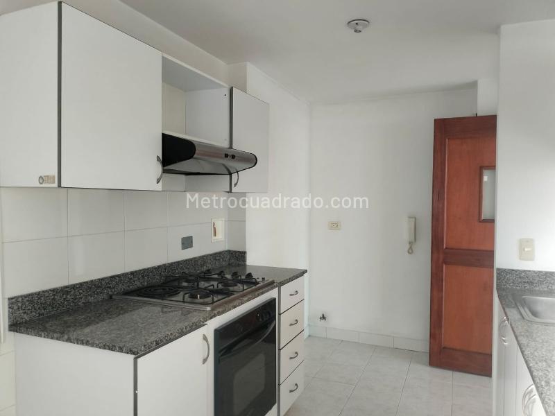 Apartamento de 2 Alcobas con Balcón y Parqueadero Cubierto en El Poblado - 6