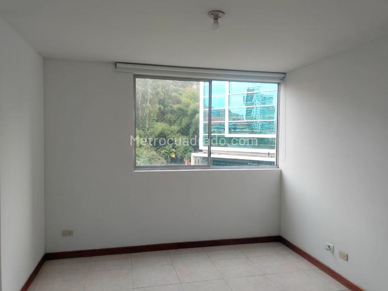 Apartamento de 2 Alcobas con Balcón y Parqueadero Cubierto en El Poblado - 8