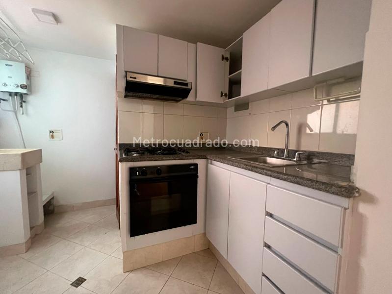 Apartamento Amplio de 2 Alcobas con Piscina en El Poblado - 3