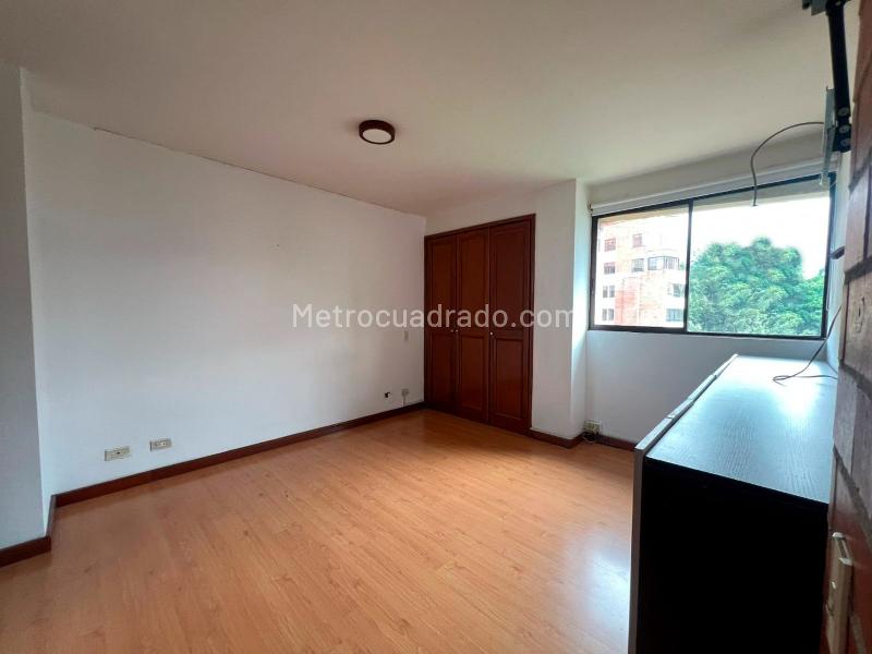 Apartamento Amplio de 2 Alcobas con Piscina en El Poblado - 6