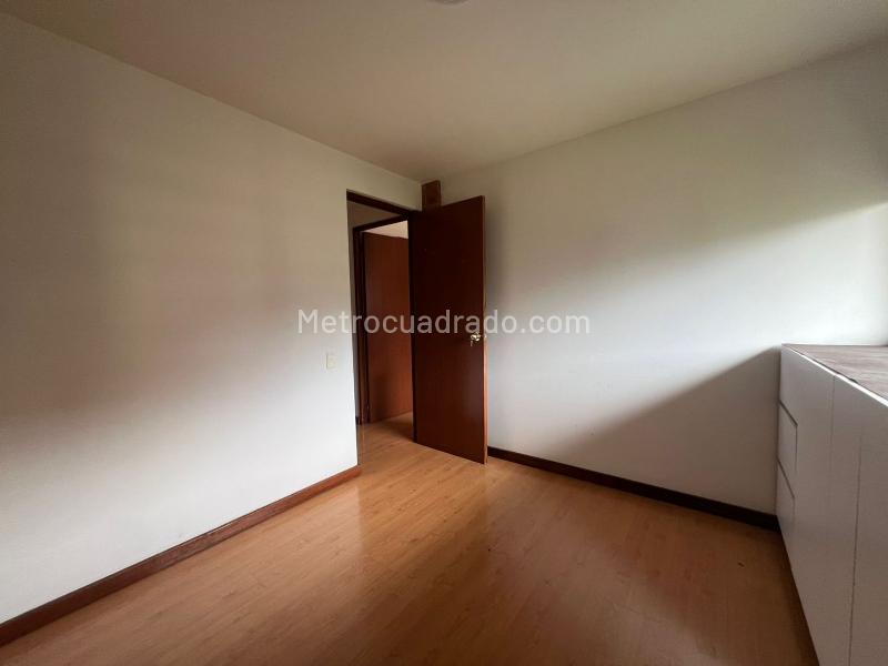 Apartamento Amplio de 2 Alcobas con Piscina en El Poblado - 7