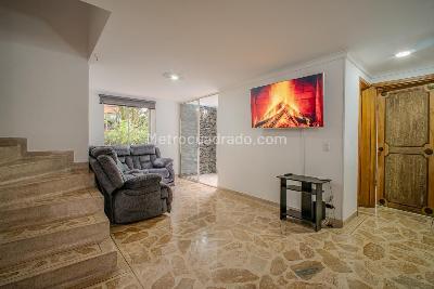 Casa en arriendo en El Poblado, Medellín · foto 4 de 20