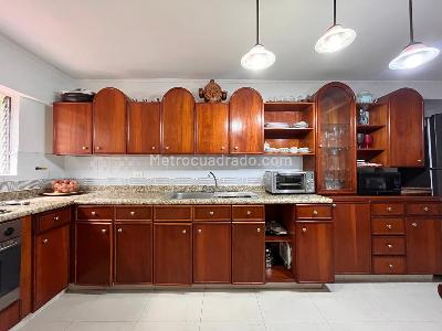 Apartamento de 3 alcobas en venta en El Poblado, Medellín, 243 m² · foto 8 de 18