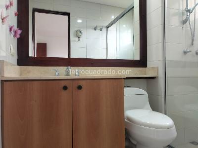Apartamento de 2 alcobas en venta en El Poblado, Medellín, 143 m² · foto 17 de 18