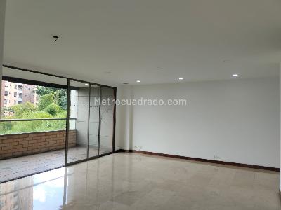 Apartamento de 2 alcobas en venta en El Poblado, Medellín, 143 m² · foto 3 de 18