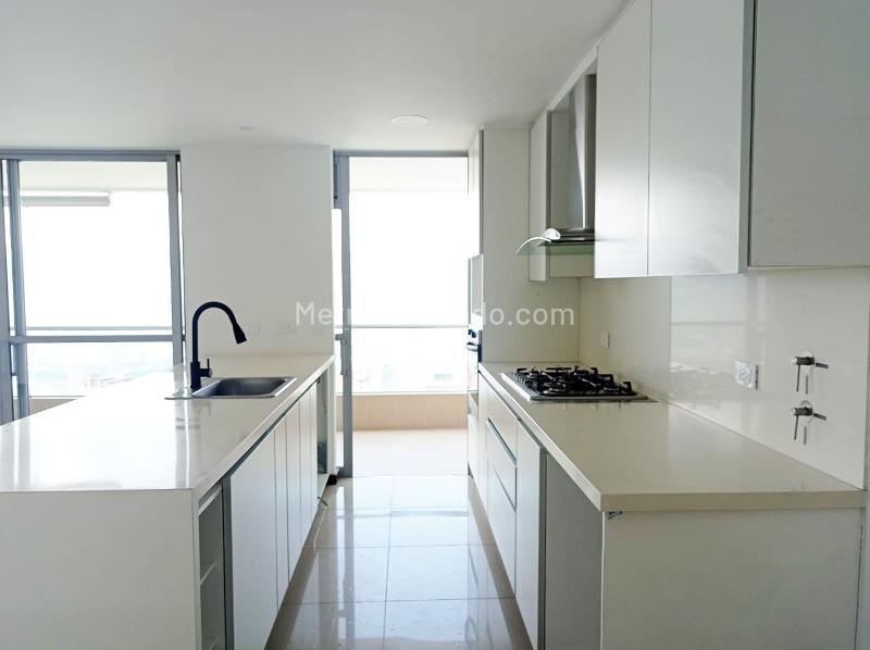 Modern 3BR Apartment with Gym in El Poblado - 4