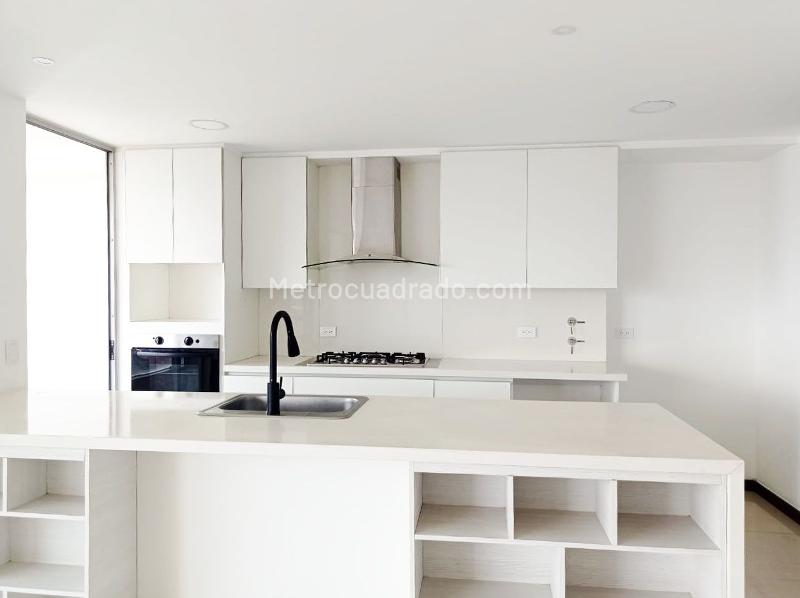 Modern 3BR Apartment with Gym in El Poblado - 5