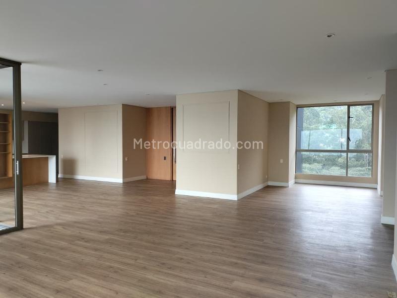 Luxury 4BR Apartment in El Poblado - 3