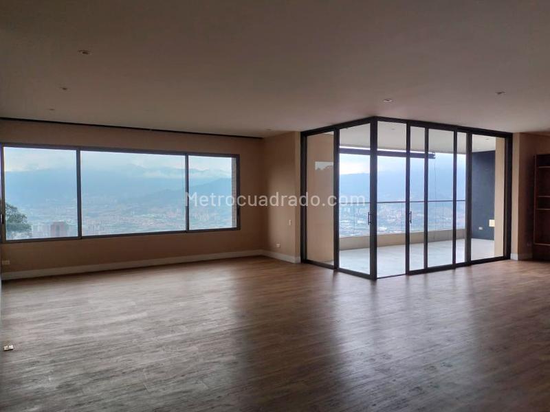 Luxury 4BR Apartment in El Poblado - 4