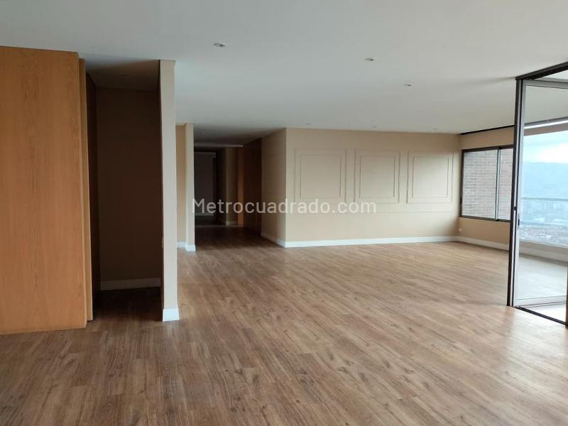 Luxury 4BR Apartment in El Poblado - 5