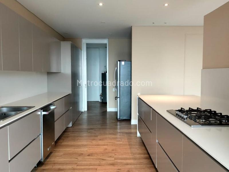 Luxury 4BR Apartment in El Poblado - 9