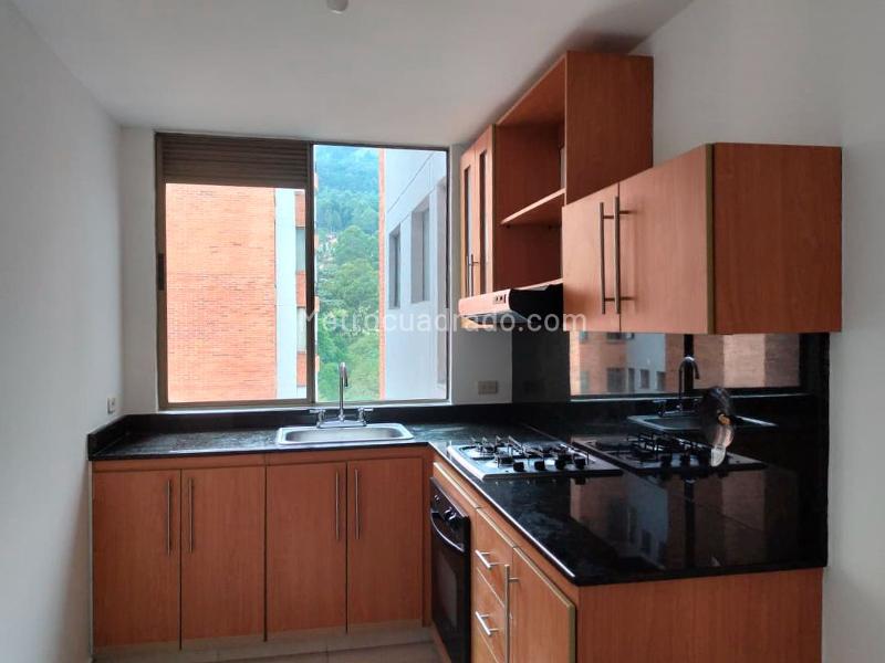 Apartamento de 3 Alcobas con Vestier en El Poblado (100 m²) - 4