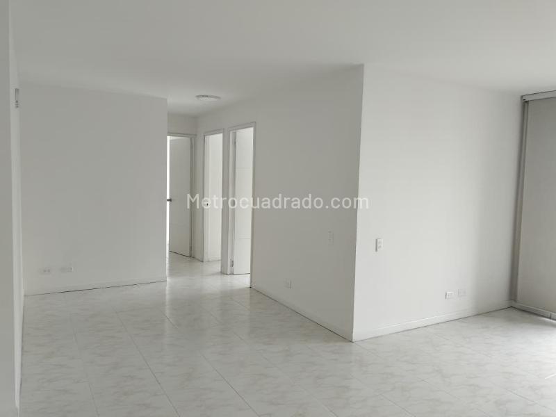 3BR Apartment with Balcony in El Poblado - 2
