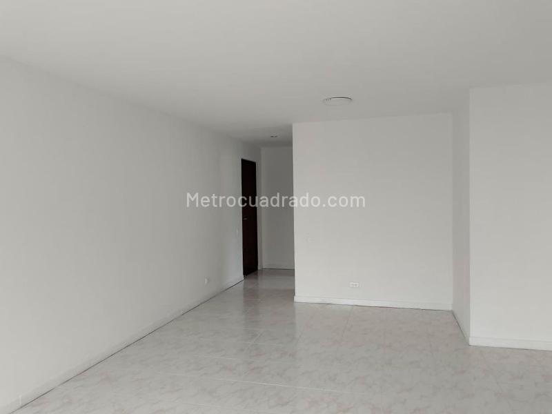 3BR Apartment with Balcony in El Poblado - 3