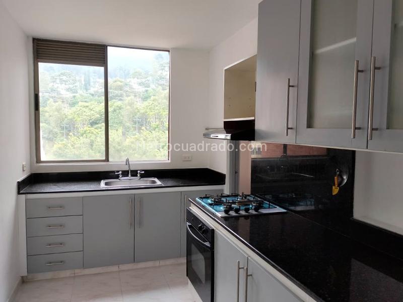 3BR Apartment with Balcony in El Poblado - 4