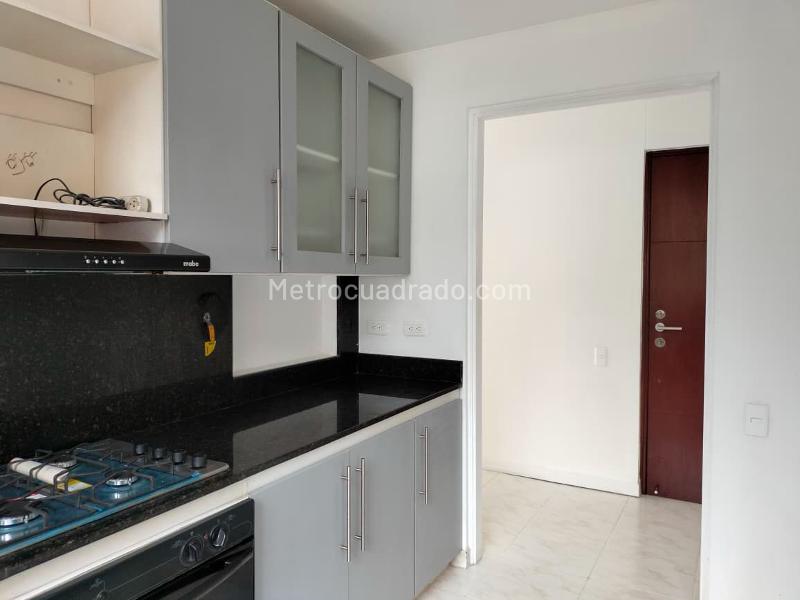 3BR Apartment with Balcony in El Poblado - 5