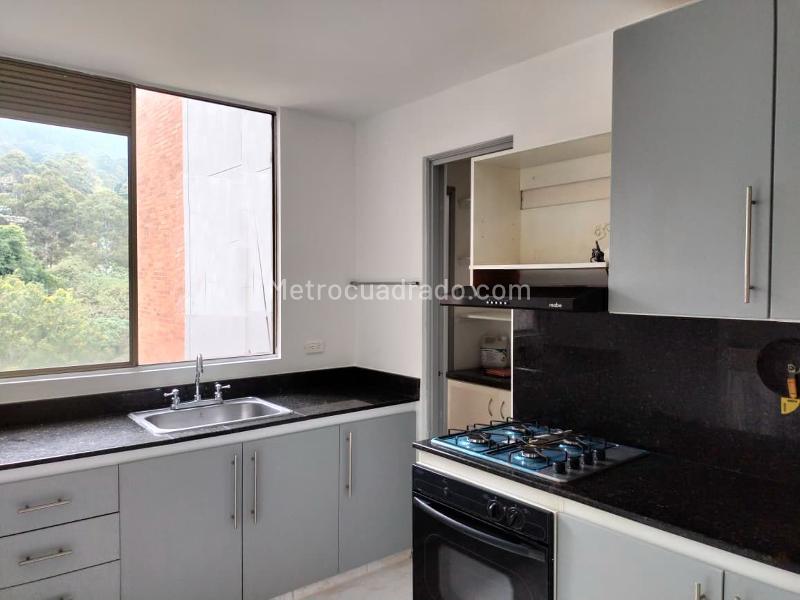 3BR Apartment with Balcony in El Poblado - 6