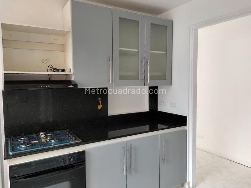 3BR Apartment with Balcony in El Poblado - 7