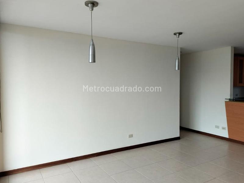 Apartamento de 2 Alcobas con Balcón y Parqueadero Cubierto en El Poblado - 2