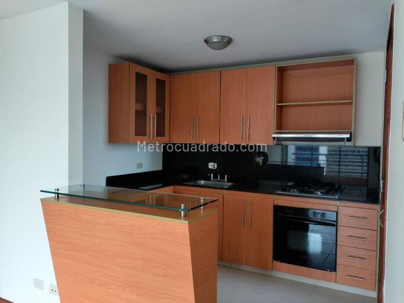 Apartamento de 2 Alcobas con Balcón y Parqueadero Cubierto en El Poblado - 5