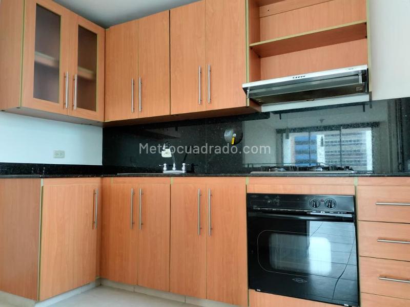 Apartamento de 2 Alcobas con Balcón y Parqueadero Cubierto en El Poblado - 6