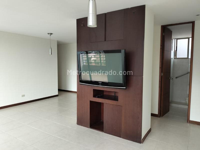 Apartamento de 2 Alcobas con Balcón y Parqueadero Cubierto en El Poblado - 9