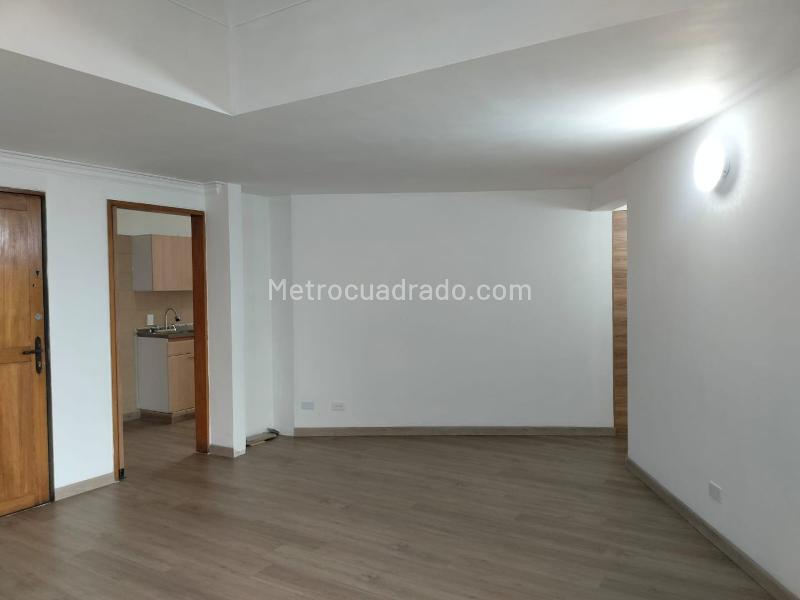 2BR Apartment with Balcony in El Poblado - 3